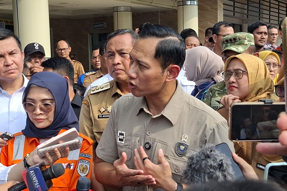 163 Ambulans Dikerahkan Evakuasi Korban Kereta Bekasi