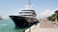 Superyacht Nord Tembus Blokade Selat Hormuz, Rusia-Iran Kian Mesra”.