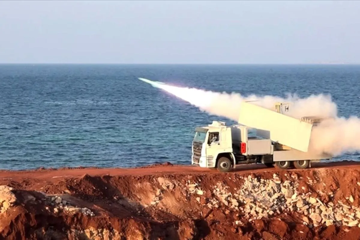 Iran Gempur Israel dan Basis AS di Teluk