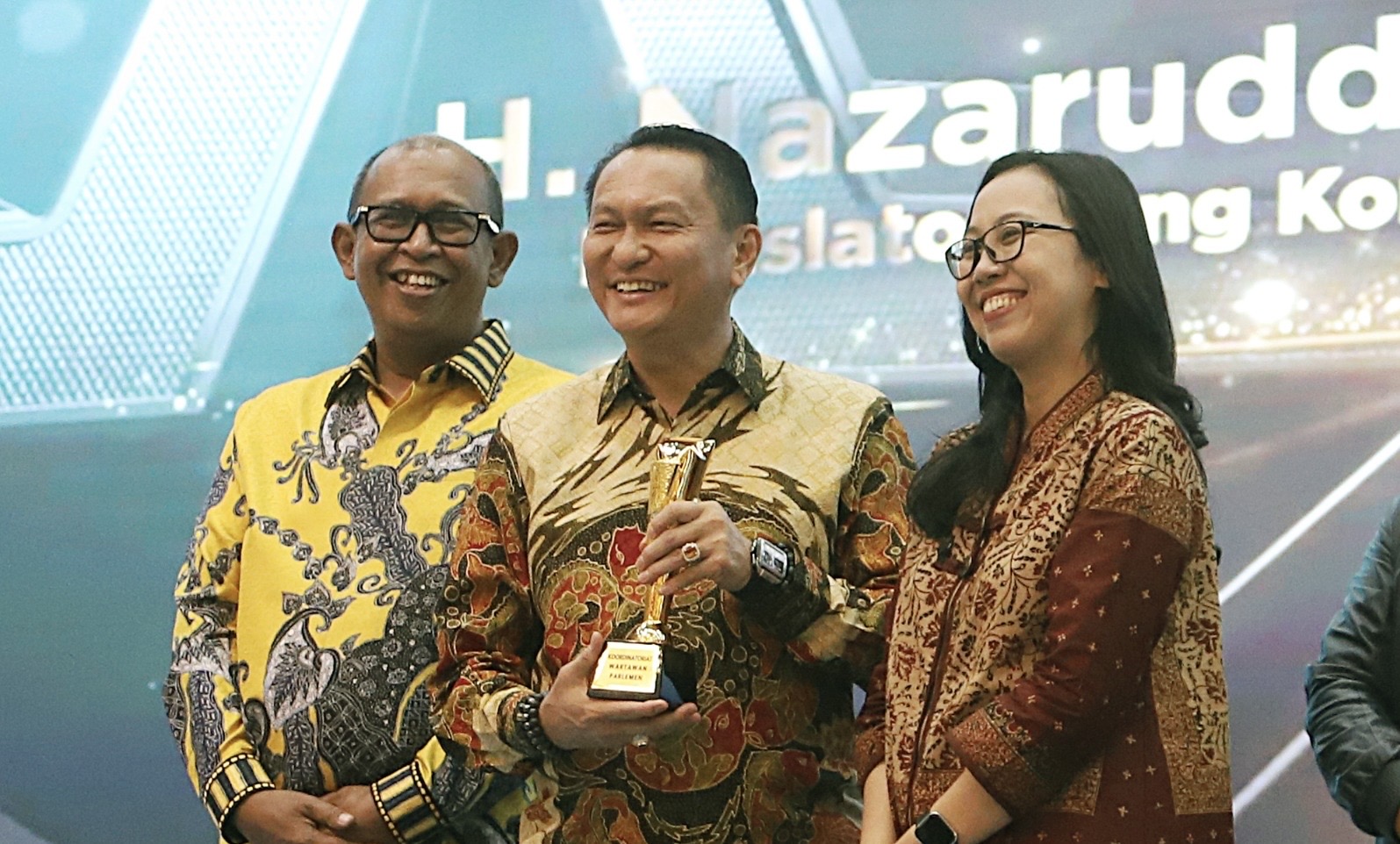 Bambang Patijaya Sabet Penghargaan Pimpinan Fokus Transisi Energi di KWP Award 2026