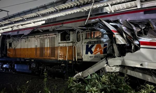 Update Tabrakan KA Argo Bromo vs KRL: 7 Tewas, 3 Masih Terjebak”.