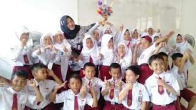 Sekolah Tak Ikut WFH, Belajar Tetap Tatap Muka