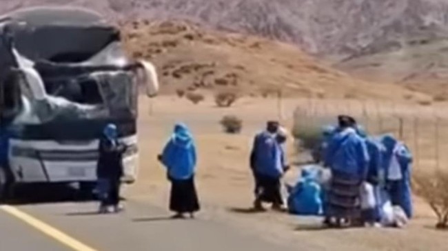 Bus Jemaah Haji RI Kecelakaan di Jabal Magnet, 10 Orang Terluka”