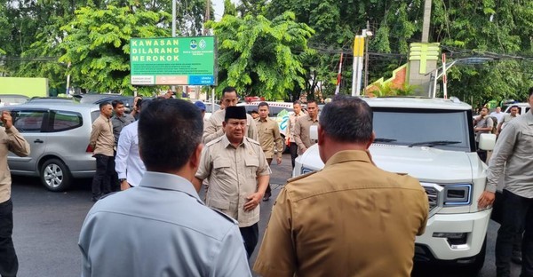 Prabowo Jenguk Korban Tabrakan Kereta di Bekasi