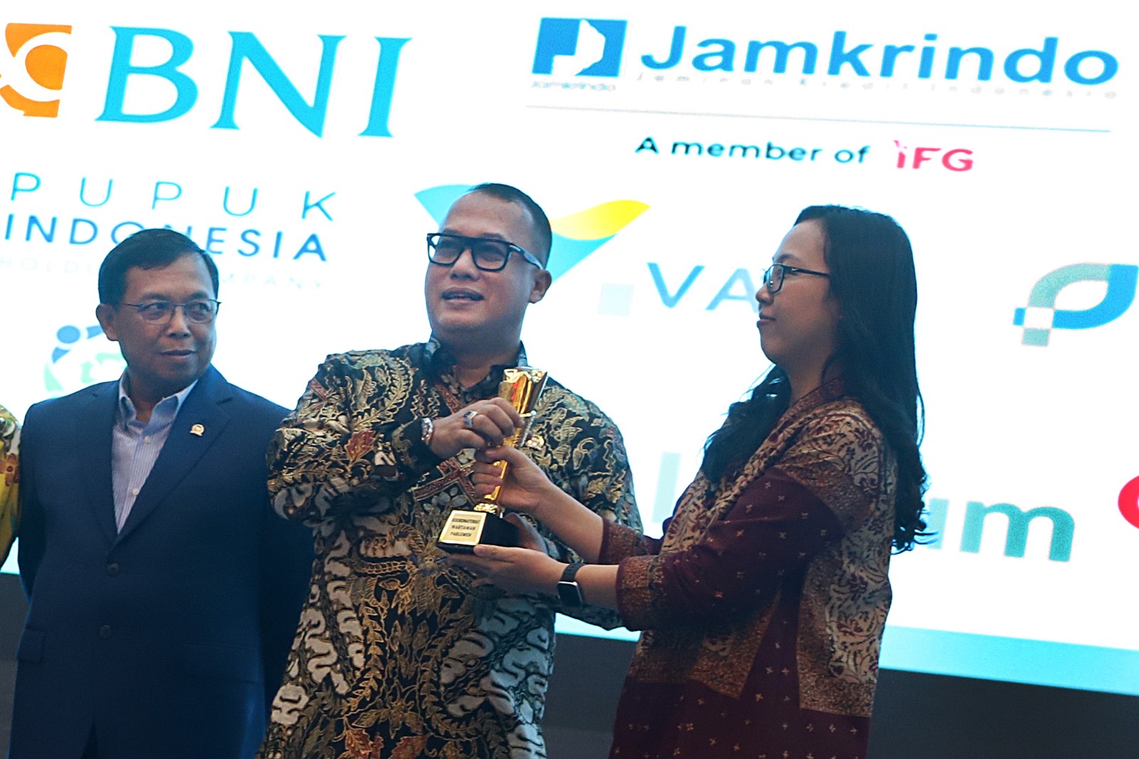 Sabet Anugerah KWP Awards 2026, Arif: Anggota DPR Harus Membersamai Rakyat