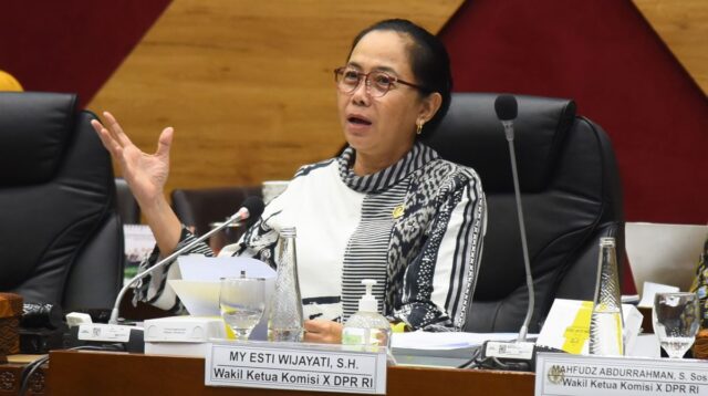 Komisi X DPR: Tak Ada Anak yang Boleh Tertinggal Sekolah