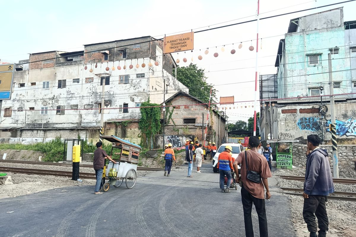 Wali Kota Bekasi Tegaskan Pelintasan Ampera Harus Dijaga Petugas Resmi