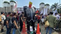 May Day 2026 di DPR, Buruh Hadirkan Simbol Nelayan dan Kritik Sosial