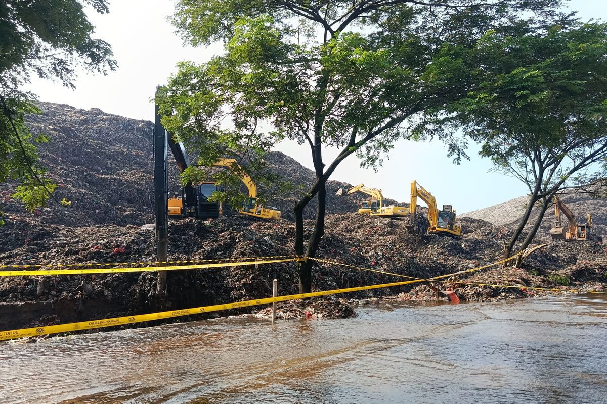 Antrean Truk Sampah Warnai Pemulihan Bantargebang