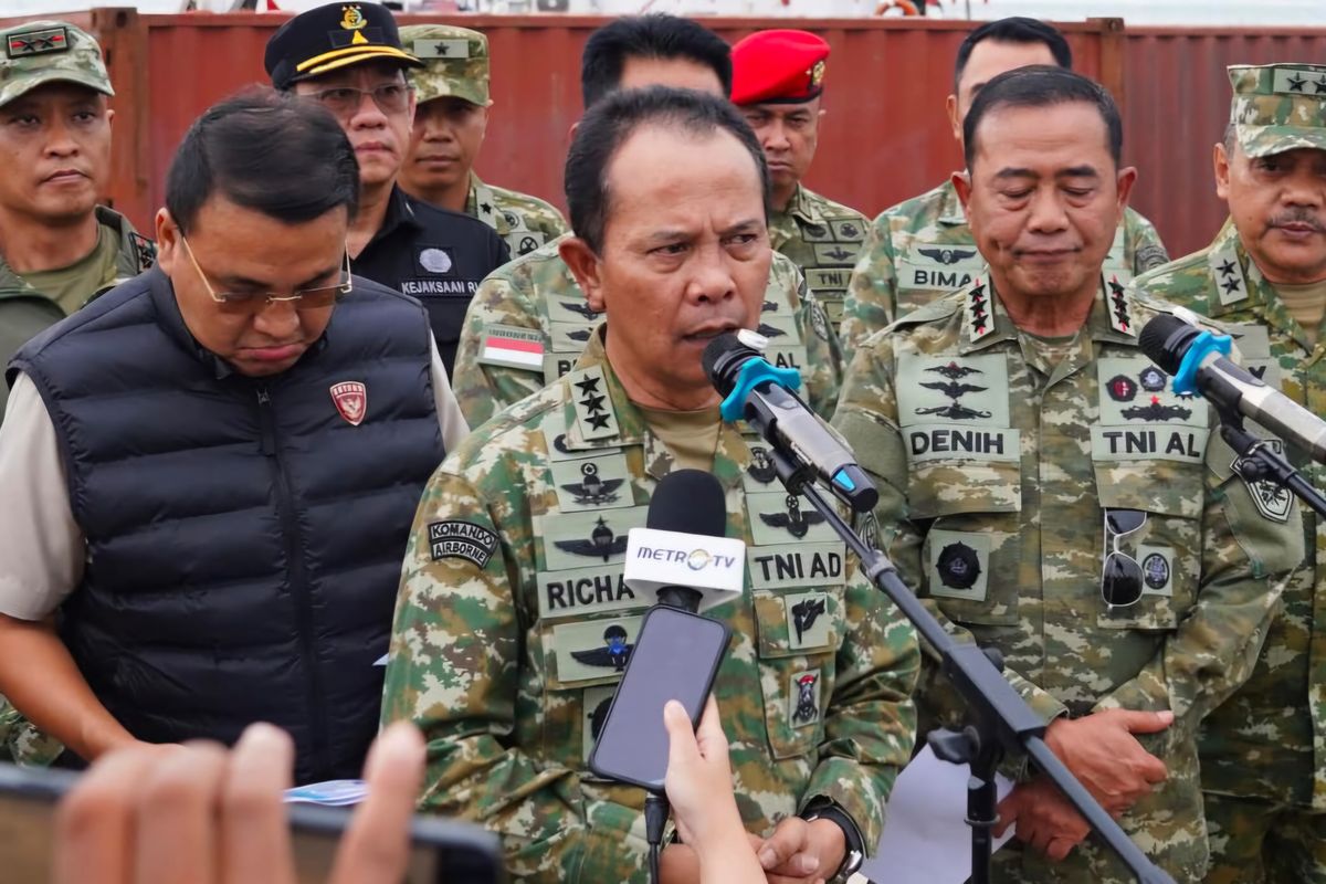 TNI AL Selidiki 25 Kontainer Mineral Diduga Radioaktif di Batam
