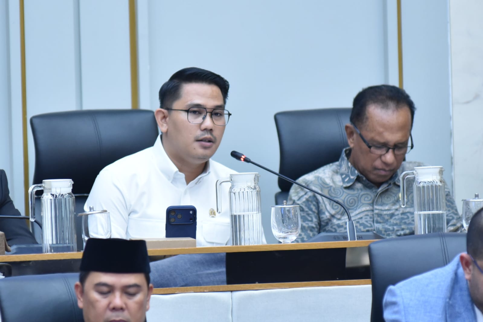 Gudang Bulog Hampir Penuh, DPR Ingatkan Risiko Beras Rusak