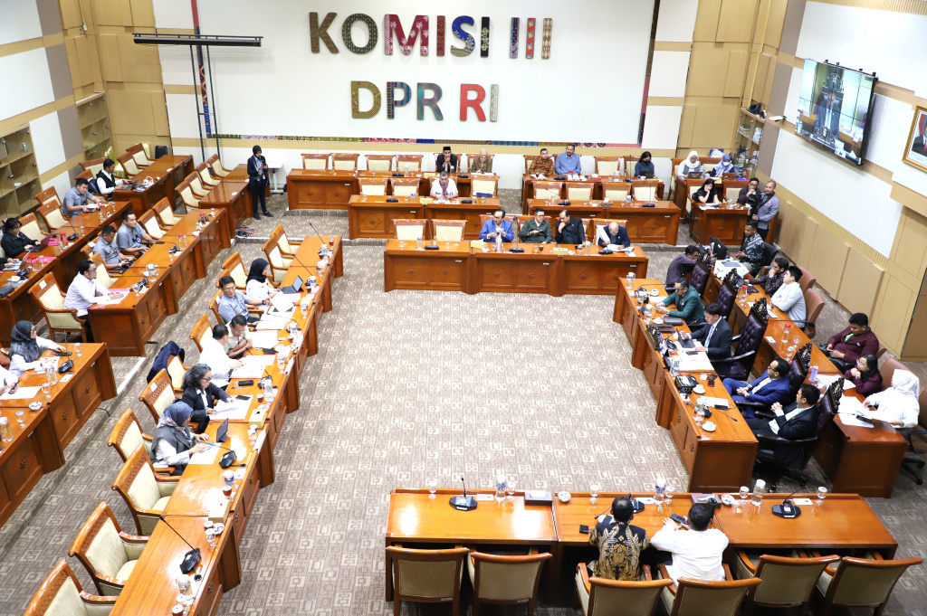 Komisi III DPR Gelar Raker Bahas RUU Polri