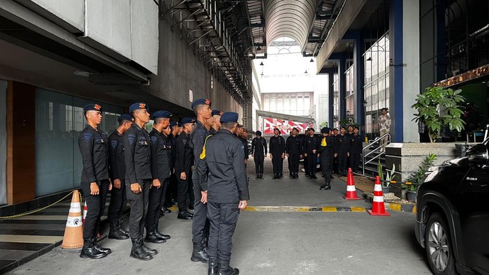 Brimob Jaga Ketat Gedung Hayam Wuruk