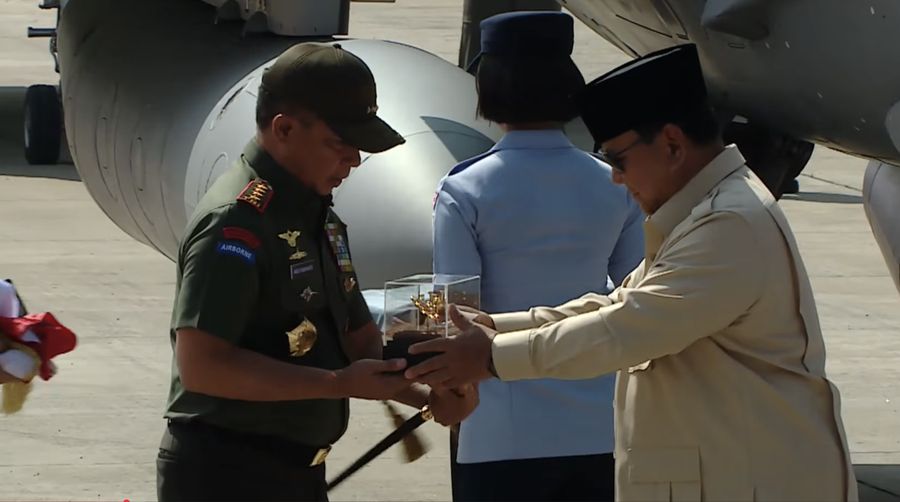 Prabowo Serahkan Jet Tempur Rafale ke TNI