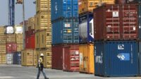 Impor Barang Konsumsi Turun Tajam, Mesin & Kendaraan Lesu