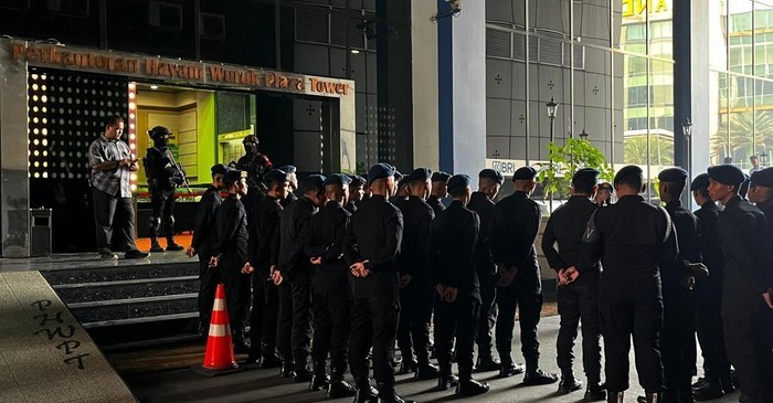 Ratusan WNA Judol Digerebek di Hayam Wuruk