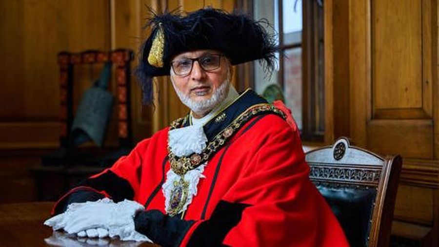 Inilah Sosok Sopir Taksi Jadi Wali Kota Manchester