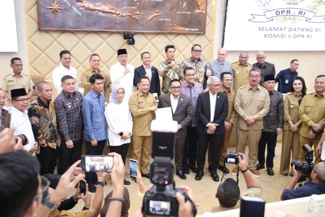 Rapat Bersama DPR RI, Mendagri Uraikan Solusi Penataan PPPK di Daerah
