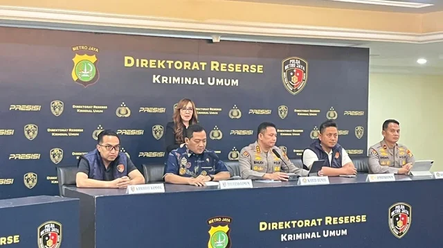 Berkas Lengkap, Roy Suryo dan dr Tifa Resmi Ditangkap
