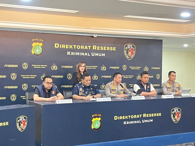 Berkas Lengkap, Roy Suryo dan dr Tifa Resmi Ditangkap
