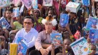 Wapres Gibran Bagi Buku dan Mainan untuk Anak Asmat