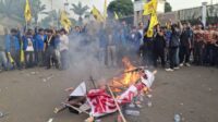 Mahasiswa PMII Bakar Keranda di DPR, Simbol Matinya Nurani Negara