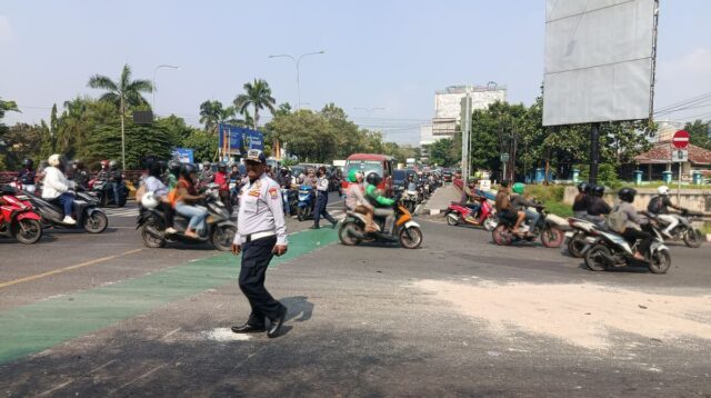Beginilah Penampakan Bekas Kecelakaan Truk di Simpang Unisma Bekasi Masih Terlihat Jelas