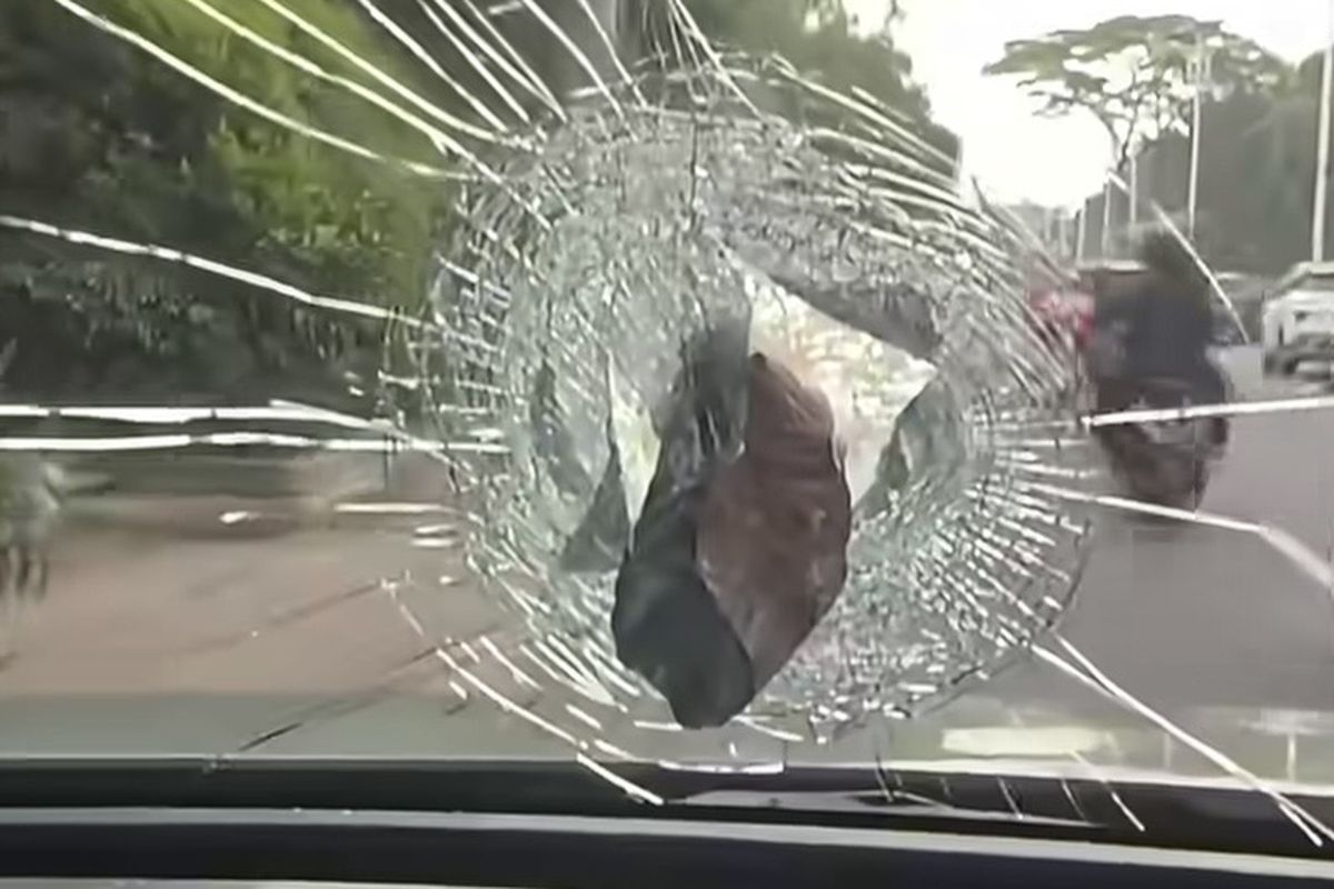 Polisi Telusuri CCTV Kasus Mobil Puteri Indonesia Dilempar Batu