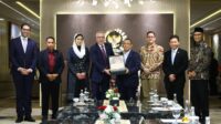 Ketua_Komisi_I_DPR_RI__Utut_Adianto_berfoto_bersama_usai_menerima_Kunjungan_Kehormatan__Courtesy_Cal20260623173720 Komisi I Sambut 50 Beasiswa dari Maroko