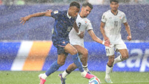 Prancis Menang 3-0, Laga Tertunda Badai Petir