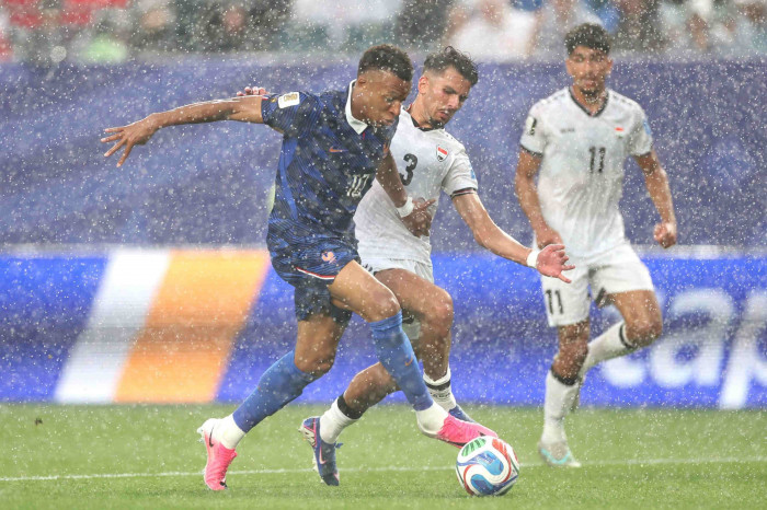 Prancis Menang 3-0, Laga Tertunda Badai Petir