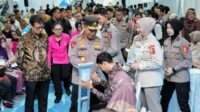 Kapolri Bagikan 6.000 Bansos di HUT Bhayangkara ke-80