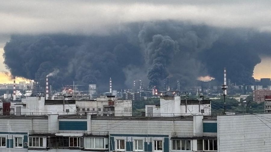 Serangan Drone Ukraina Lumpuhkan Kilang Minyak Moskow
