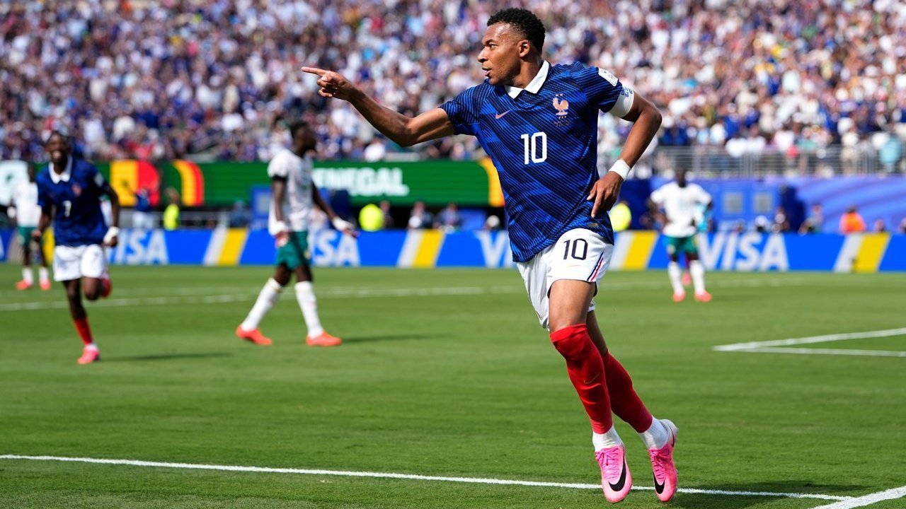 Mbappe Pecahkan Rekor, Prancis Start Sempurna