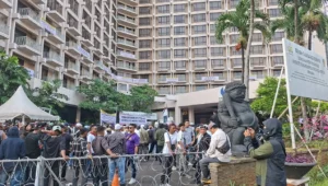 Beginilah Situasi Terkini di Hotel Sultan, Simpatisan Tolak Pelaksanaan Eksekusi