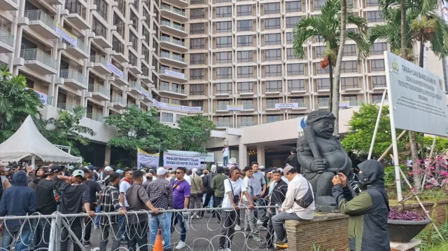 Beginilah Situasi Terkini di Hotel Sultan, Simpatisan Tolak Pelaksanaan Eksekusi