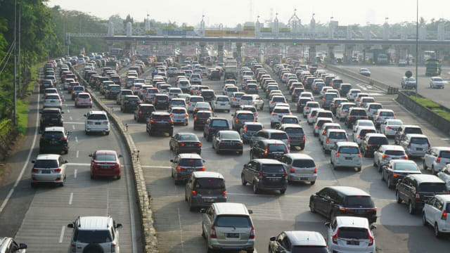 Inilah Titik-titik Kepadatan Lalu Lintas di Tol Arah Jakarta Senin Pagi Ini
