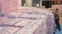potret-gunungan-uang-rp-66-triliun-hasil-penertiban-hutan-dan-kasus-korupsi-1766573306595 Pulihkan Rp 379 T, Kejagung Kini Kejar Rp 40,3 T dari Denda Penertiban Hutan