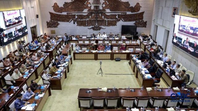 DPR Desak Purbaya Kaji Ulang Layer Cukai Rokok