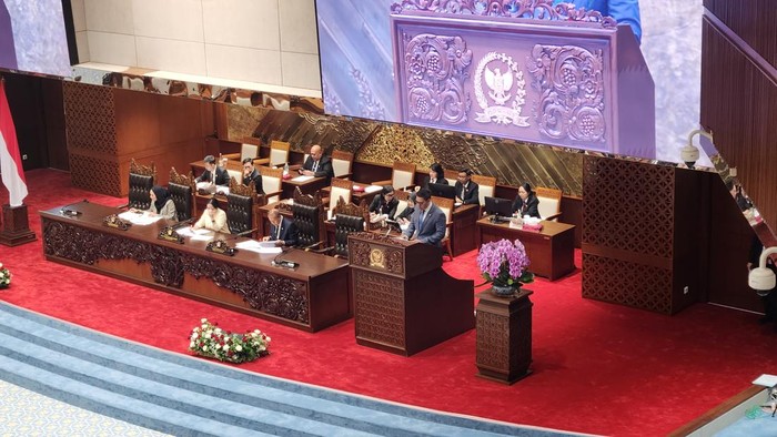 Paripurna DPR Tetapkan 7 Komisioner KIP Baru