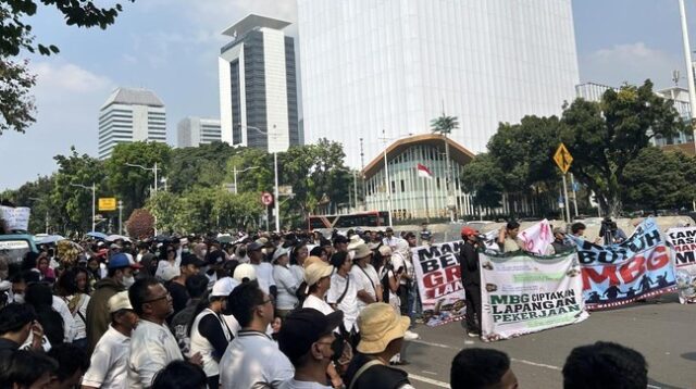 Massa di Patung Kuda Dukung MBG, Minta Diawasi Bersama