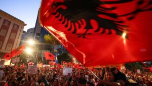 Ribuan Warga Albania Tolak Resor Trump