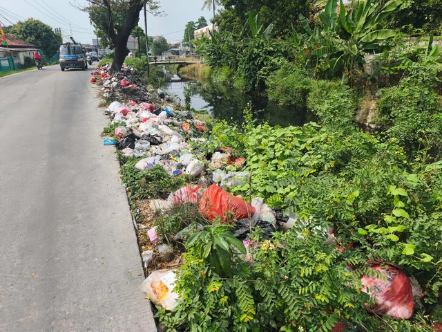 Tumpukan Sampah di Babelan Bekasi : Jadi Keluhan Warga