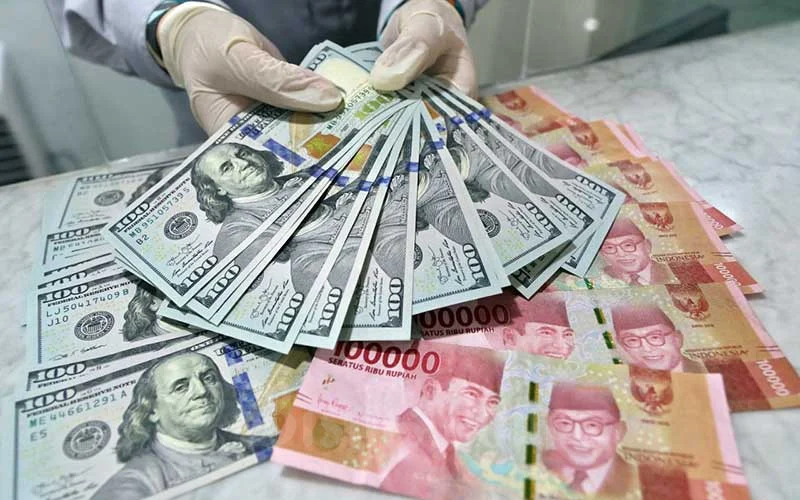 Rupiah Melemah, Nyaris Sentuh Rp18.100 per Dolar AS