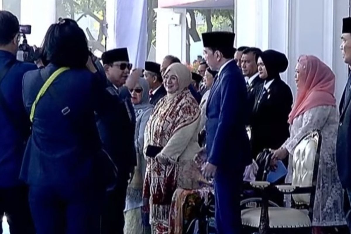 Inilah Momen Saling Hormat Prabowo-Jokowi di  HUT Polri ke 80