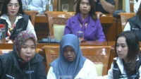 6a54c43b214aa-ibu-dari-ss-santri-korban-meninggal-kasus-pembakaran-di-lombok_gemini_1265_711 Kuasa Hukum Desak DPR Kawal Kasus Santri Di Loteng NTB