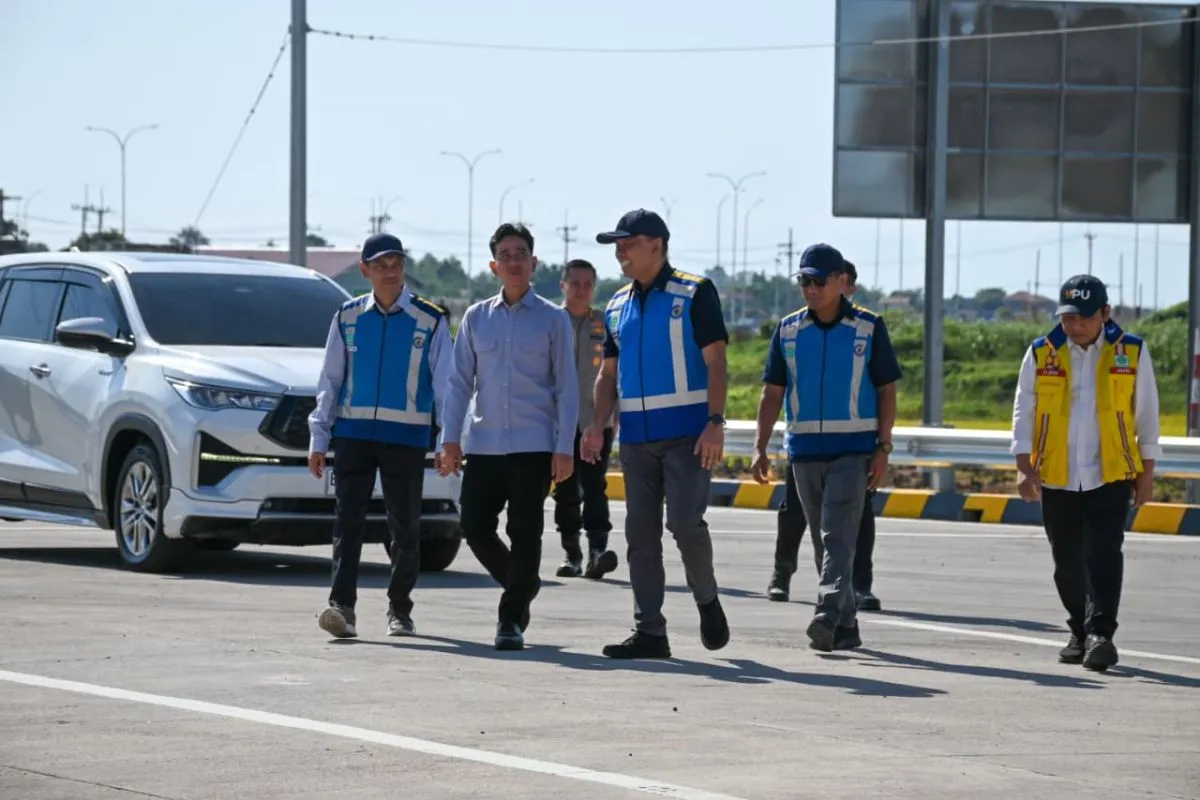 Wapres Gibran Tinjau Pembangunan Tol Prosiwangi