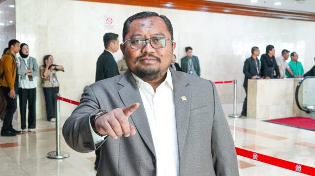 DPR Minta Visa WNA Lebih Selektif