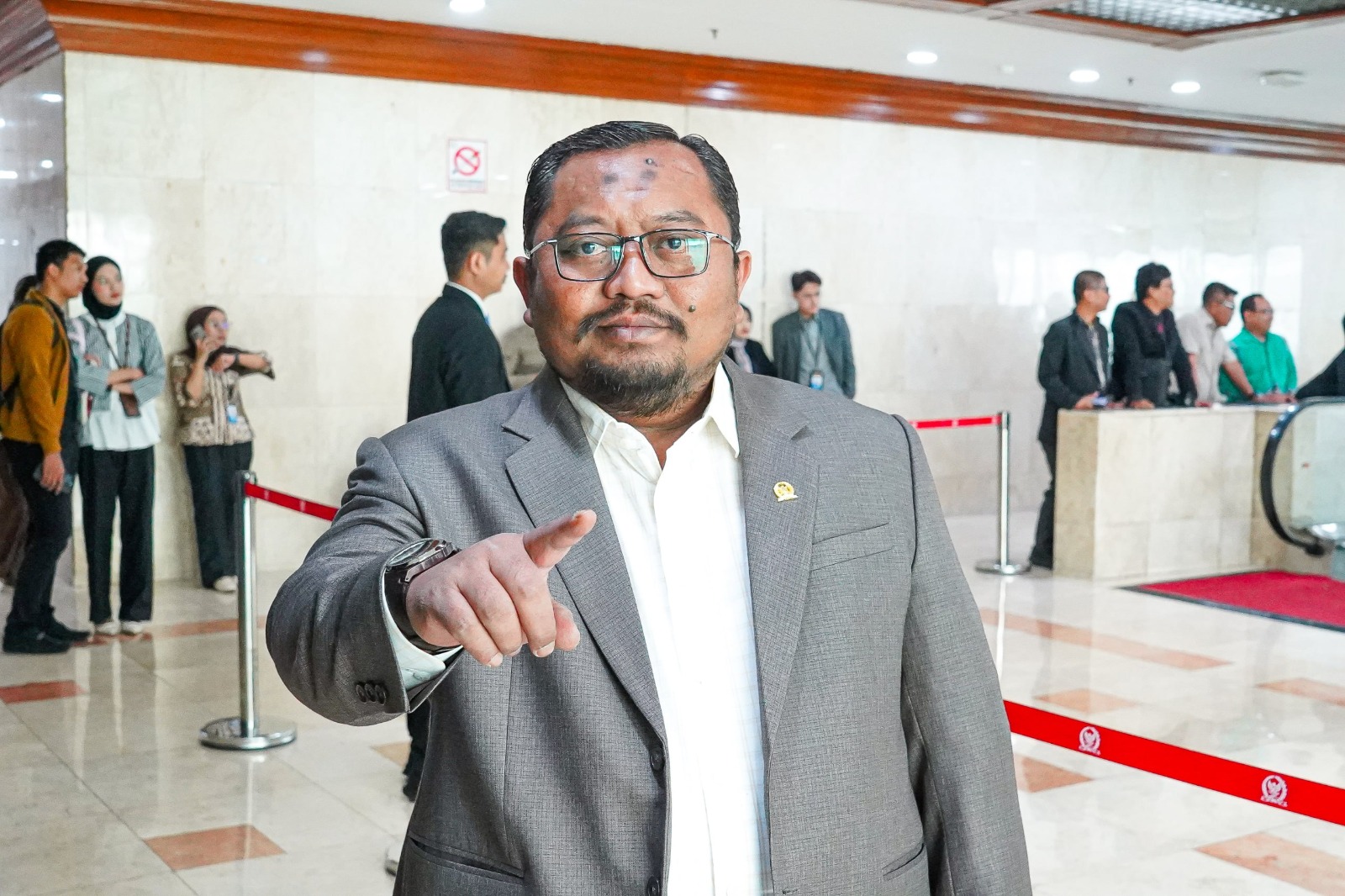 DPR Minta Visa WNA Lebih Selektif