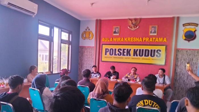 Polisi Kudus Tertibkan Warung Kopi Usai Heboh ‘Kopi Pangku’